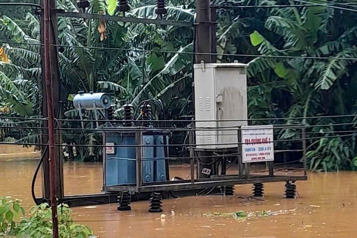 Nhiều trạm biến áp trên địa bàn huyện Ba Bể, tỉnh Bắc Kạn đã bị ngập sâu trong nước