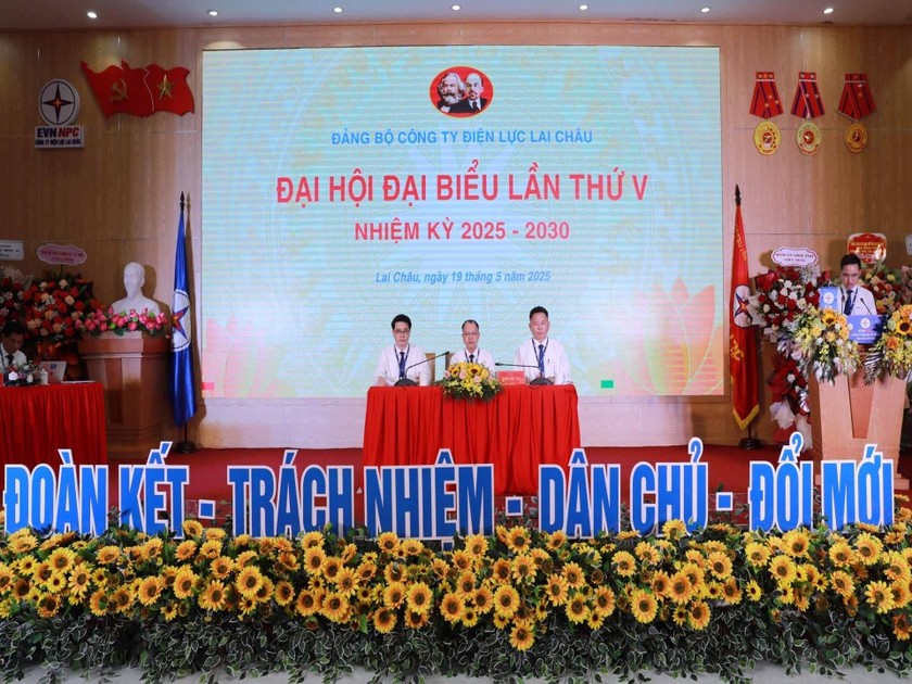 Đoàn chủ tịch điều hành đại hội