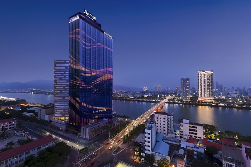 M Landmark nổi bật bên dòng sông Hàn thơ mộng – nơi đặt khách sạn Courtyard by Marriott Danang Han River, biểu tượng nghỉ dưỡng quốc tế giữa lòng Đà Nẵng
