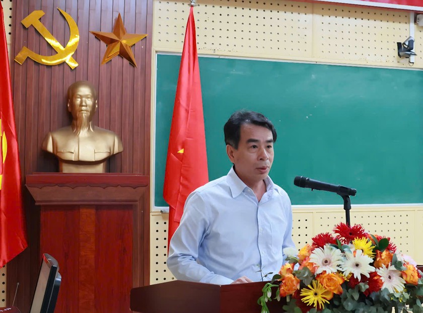 Ông Nguyễn Đức Lam phát biểu tại một tọa đàm về ứng dụng AI