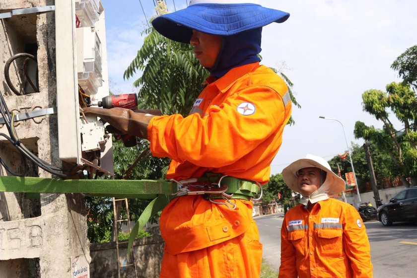 Sẵn sàng các giải pháp đảm bảo cung ứng điện trong cao điểm nắng nóng