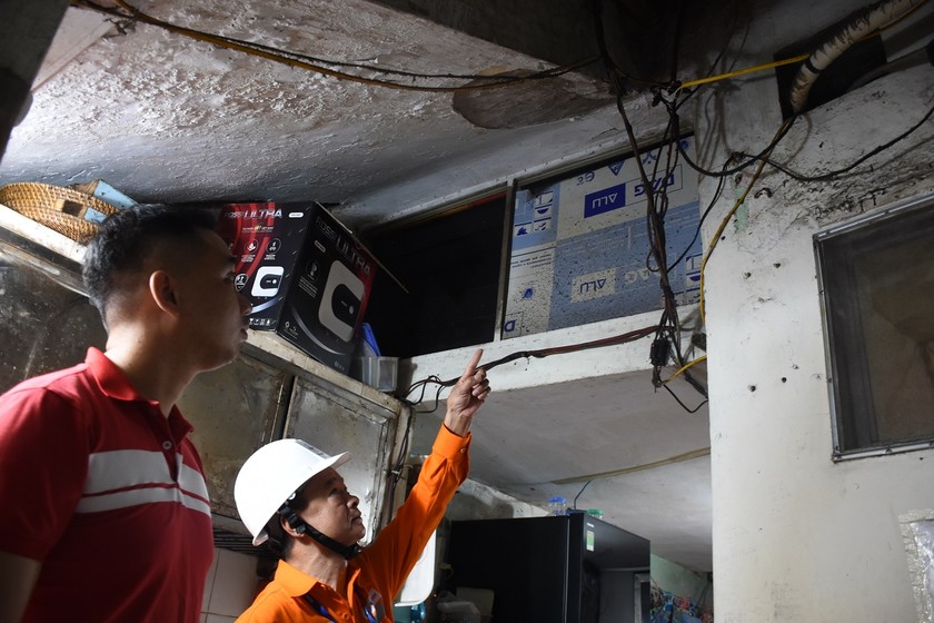 Người dân tự ý đấu nối các đường dây điện không đảm bảo an toàn sẽ tiềm ẩn nguy cơ tai nạn về điện cũng như cháy, nổ