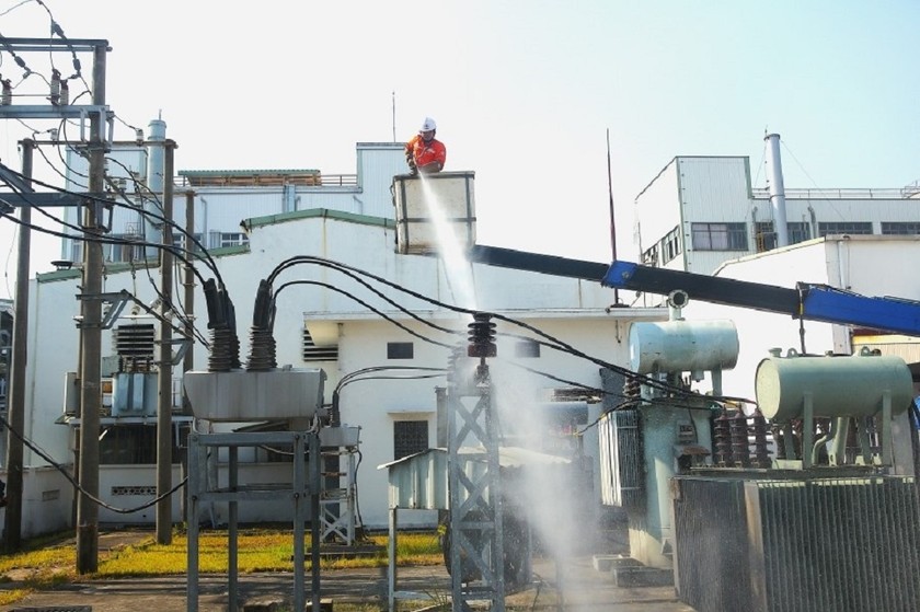 Điện lực miền Bắc đảm bảo cung cấp điện an toàn trong thời tiết nắng nóng 