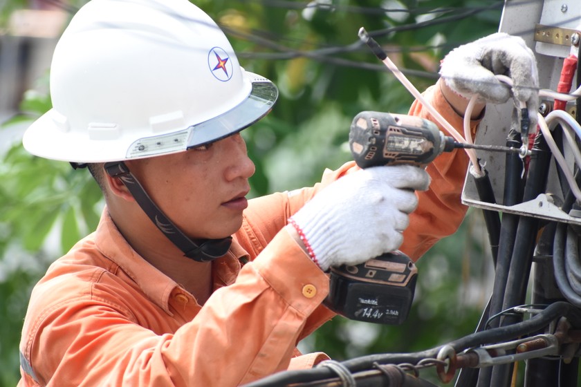 EVNHANOI yêu cầu triển khai thực hiện đồng bộ các giải pháp đảm bảo cung ứng điện an toàn