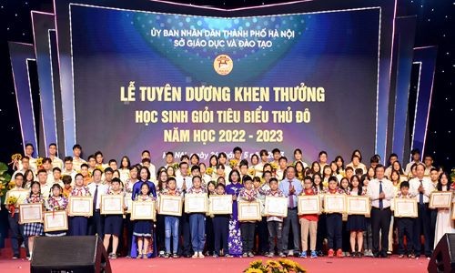 Tuyên dương các học sinh Thủ đô đạt thành tích cao