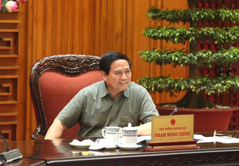 Thủ tướng Phạm Minh Chính chủ trì cuộc họp Thường trực Chính phủ xem xét, cho ý kiến về đánh giá tình hình kinh tế-xã hội tháng 4, 4 tháng đầu năm 2025 - Ảnh: VGP/Đình Hải