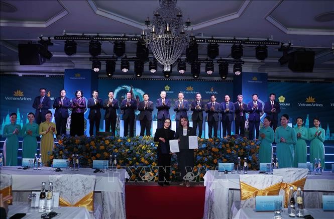 Tổng Bí thư Tô Lâm chứng kiến lễ trao Bản ghi nhớ hợp tác với các đối tác tại Liên Bang Nga. Ảnh: Thống Nhất/TTXVN