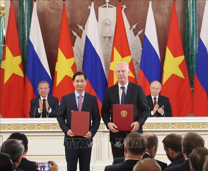 Tổng Bí thư Tô Lâm và Tổng thống Vladimir Putin chứng kiến trao Bản ghi nhớ giữa Công ty cổ phần vaccine Việt Nam (VNVC) và Quỹ Đầu tư trực tiếp Nga (RDIF).