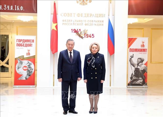 Tổng Bí thư Tô Lâm và Chủ tịch Hội đồng Liên bang, Quốc hội LB Nga Valentina Matviyenko chụp ảnh chung. Ảnh: Thống Nhất/TTXVN