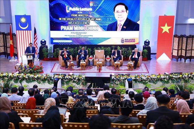 Thủ tướng Phạm Minh Chính phát biểu tại Đại học Quốc gia Malaysia. Ảnh: Dương Giang/TTXVN