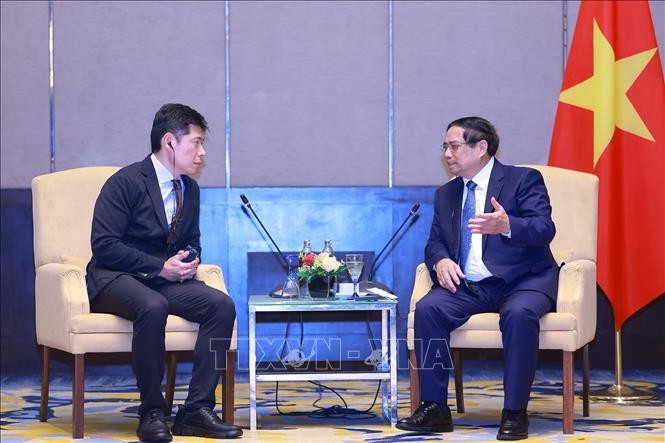 Thủ tướng Phạm Minh Chính tiếp Giám đốc Điều hành và Đồng sáng lập Tập đoàn Grab Anthony Tan. Ảnh: Dương Giang/TTXVN