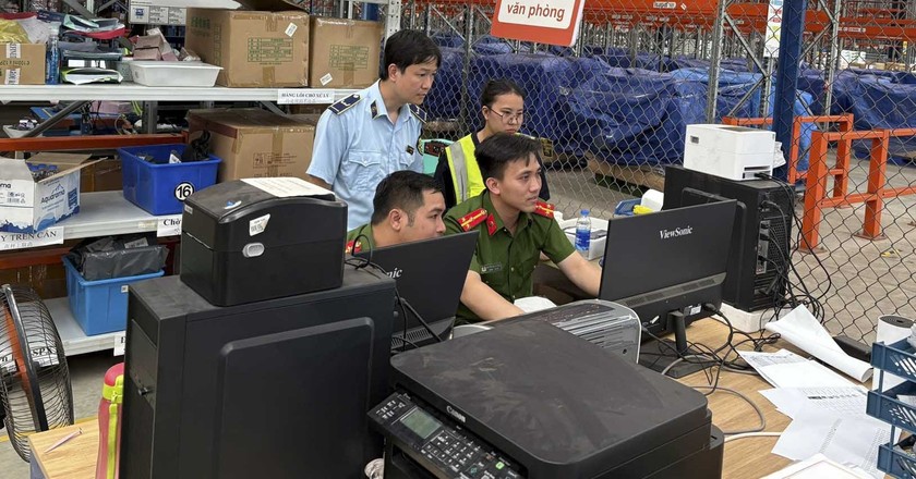 Cơ quan chức năng kiểm tra tại Công ty Á Châu