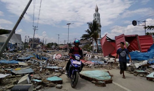 Cảnh tượng hoang tàn sau động đất - sóng thần ở Indonesia.