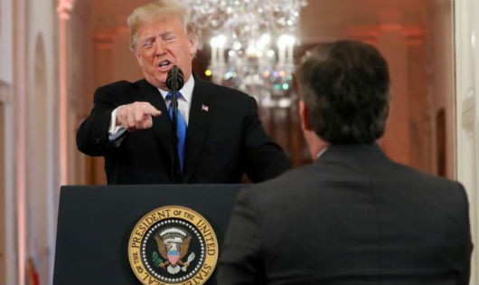 Ông Trump chỉ trích phóng viên Jim Acosta.