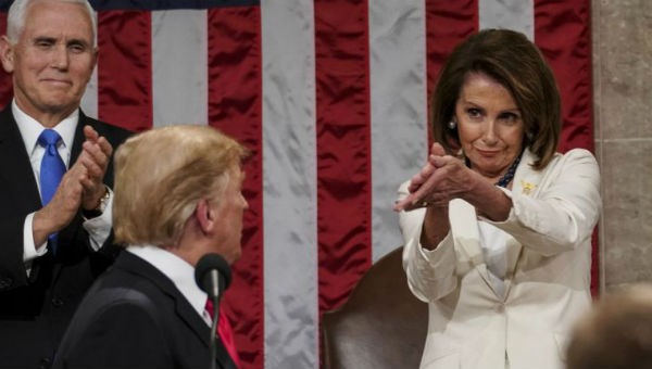 Chủ tịch Hạ viện Mỹ Nancy Pelosi cảnh báo có thể có hành động pháp lý nếu ông Trump tuyên bố tình trạng khẩn cấp quốc gia.
.