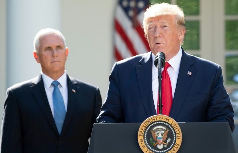 Tổng thống Mỹ Donald Trump (phải) và Phó Tổng thống Mike Pence.