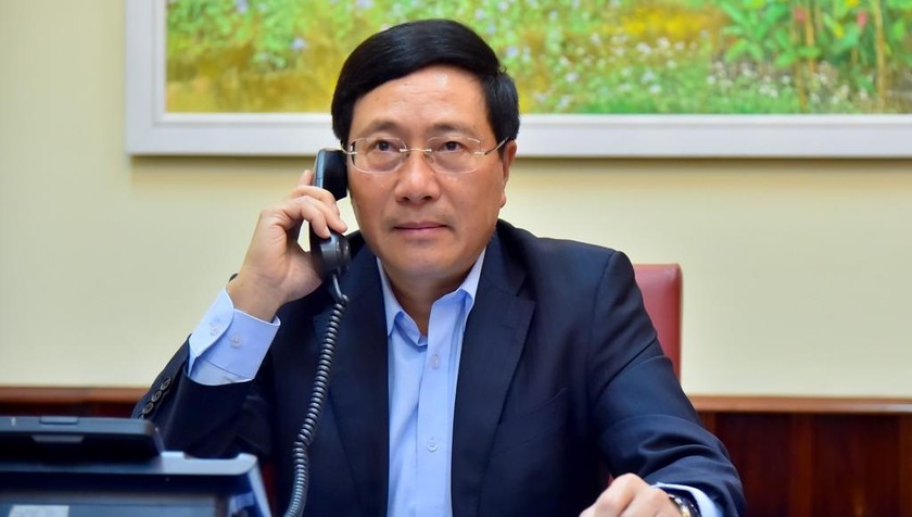 Phó Thủ tướng, Bộ trưởng Ngoại giao Phạm Bình Minh điện đàm với Bộ trưởng Ngoại giao Nhật Bản Motegi Toshimitsu. Ảnh: BNG