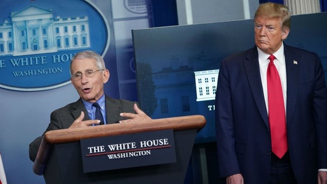 Ông Fauci và ông Trump.