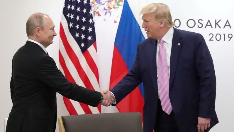 Tổng thống Nga Putin và Tổng thống Mỹ Trump gặp nhau tại Osaka, Nhật Bản.