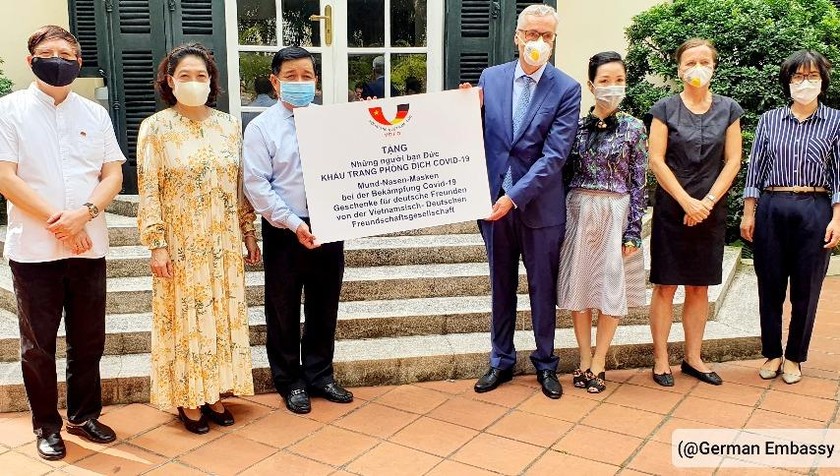 Hình ảnh tại lễ trao tặng.