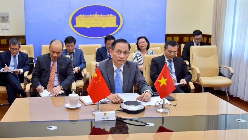 Thứ trưởng Lê Hoài Trung dự hội nghị.