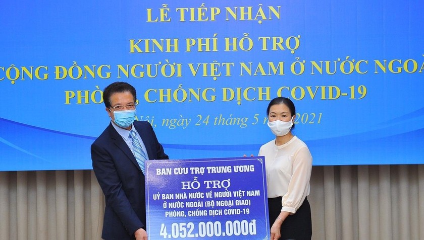 Hình ảnh tại lễ tiếp nhận.