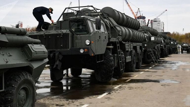 Hệ thống tên lửa phòng không S-400 của Nga.