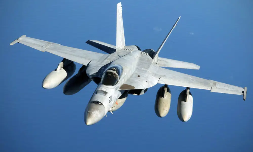 Máy bay F/A-18 Super Hornet.