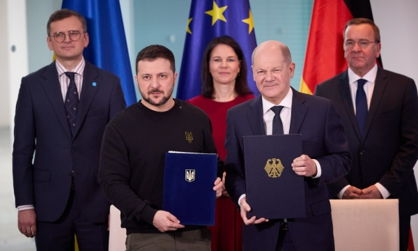 Tổng thống Ukraine Volodymyr Zelensky và Thủ tướng Đức Olaf Scholz.