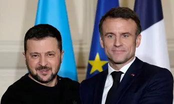 Tổng thống Pháp Macron và người đồng cấp Ukraine Zelensky.