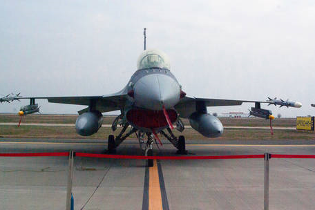 Máy bay chiến đấu F-16.