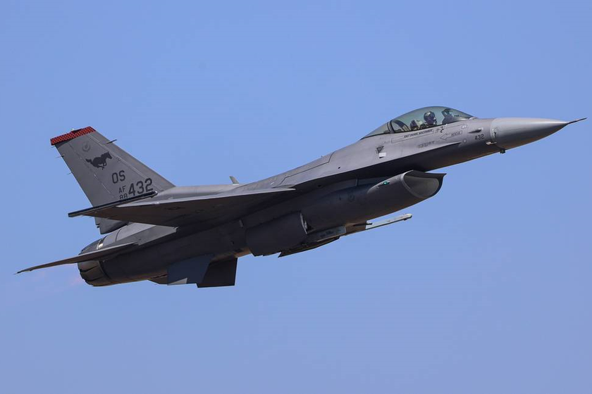 Các máy bay F-16.