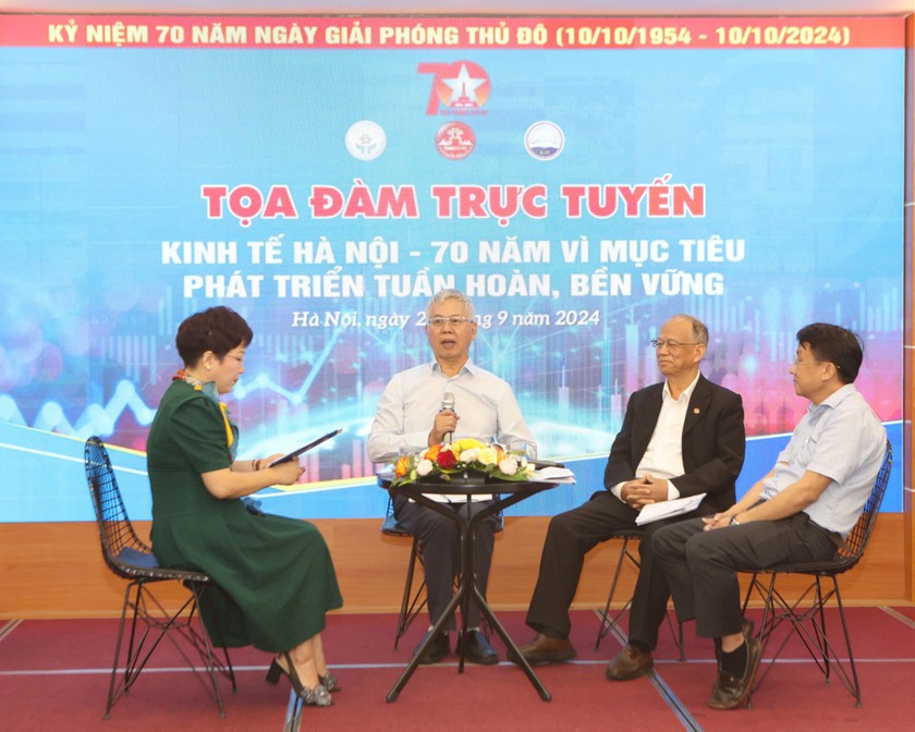 TS Nguyễn Đức Kiên và TS Nguyễn Minh Phong (thứ 2 và thứ 3 từ trái sang) tại Toạ đàm.