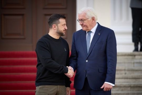 Tổng thống Ukraine Volodymyr Zelensky và Tổng thống Đức Frank-Walter Steinmeier. Ảnh: Ukrinform.