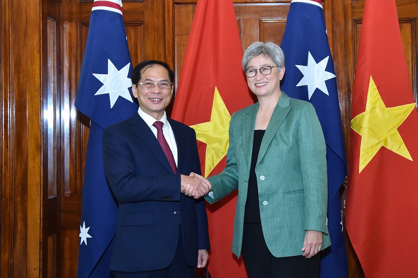 Phó Thủ tướng, Bộ trưởng Bộ Ngoại giao Bùi Thanh Sơn và Bộ trưởng Ngoại giao Australia Penny Wong.