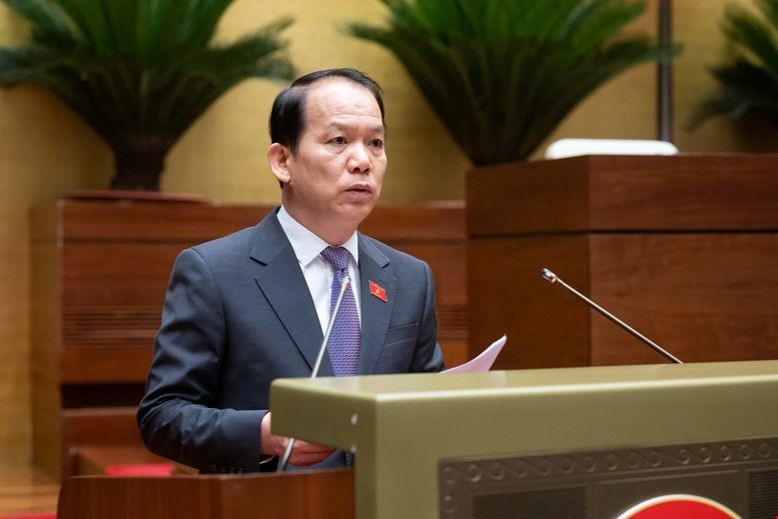 Chủ nhiệm Ủy ban Pháp luật và Tư pháp của Quốc hội Hoàng Thanh Tùng trình bày Báo cáo thẩm tra tại phiên họp.