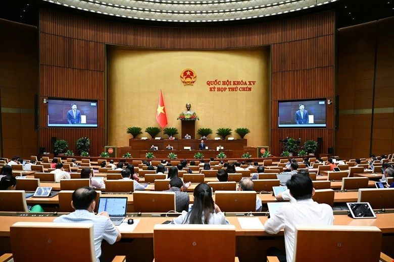  Ngay từ khi gia nhập Công ước chống tra tấn, Việt Nam đã thể hiện cam kết mạnh mẽ thông qua việc nội luật hóa các nguyên tắc cốt lõi của Công ước vào hệ thống pháp luật quốc gia. Ảnh minh hoạ: Quốc hội thảo luận ở hội trường về dự án Luật sửa đổi, bổ sung một số điều của Bộ luật Hình sự tại Kỳ họp thứ 9.
