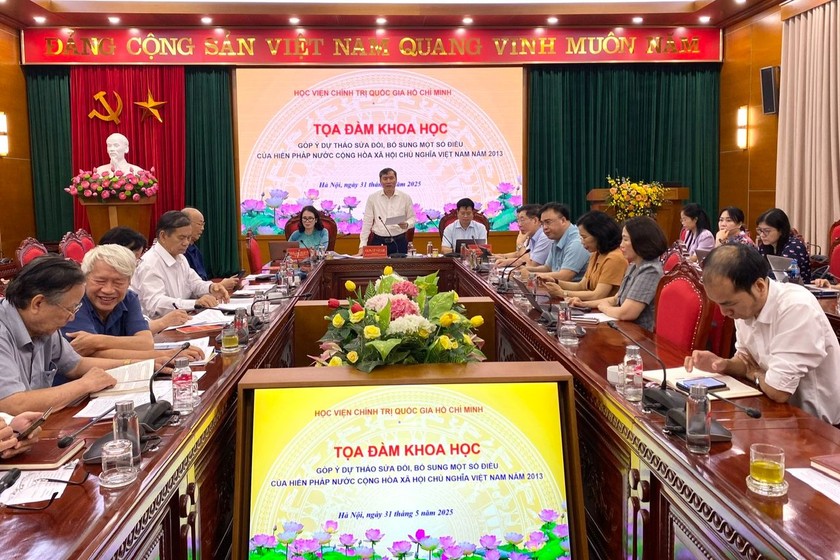 GS.TS Lê Văn Lợi phát biểu khai mạc Toạ đàm.