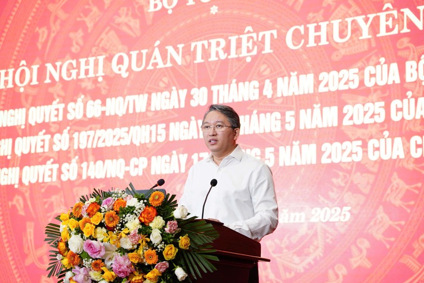 Bộ trưởng Bộ Tư pháp Nguyễn Hải Ninh quán triệt chuyên sâu về các Nghị quyết tại Hội nghị.