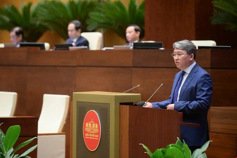 Bộ trưởng Bộ Tư pháp Nguyễn Hải Ninh phát biểu giải trình, làm rõ một số vấn đề đại biểu Quốc hội nêu tại phiên họp.