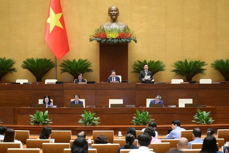 Phó Chủ tịch Quốc hội Nguyễn Khắc Định điều hành nội dung phiên họp sáng 23/6
