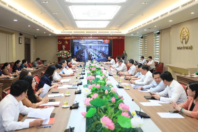 Quang cảnh hội nghị tại điểm cầu Thành uỷ Hà Nội.