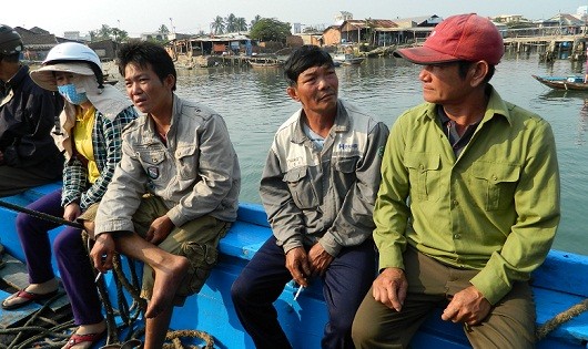 Ngư dân trên tàu cá bị tấn công.