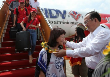 Chào đón những hành khách đầu tiên của đường bay