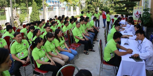 CBCNV Công ty Tâm Bình hồ hởi đăng kí tham gia hiến máu nhân đạo