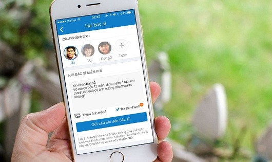 Bệnh nhân được tư vấn qua điện thoại.