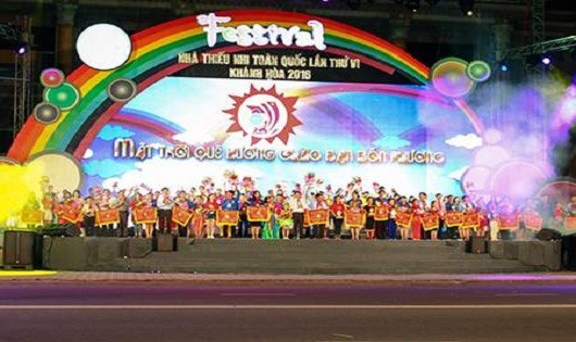  Festival với chủ đề "Mặt trời quê hương - chào bạn bốn phương".