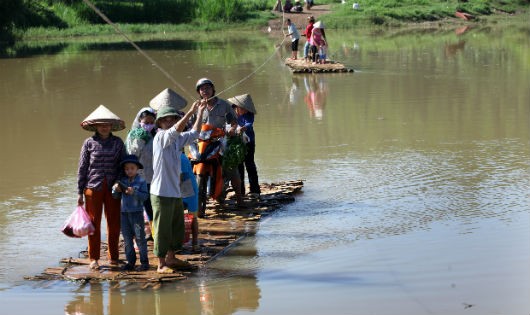 Treo tính mạng trên những chiếc bè “tử thần”