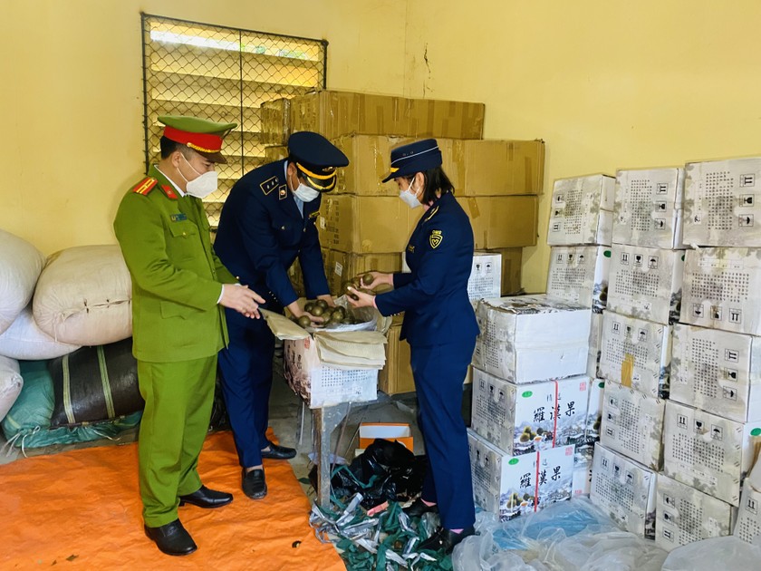 Lào Cai kiên quyết ngăn chặn hàng hóa không rõ nguồn gốc và thực phẩm bẩn dịp cuối năm