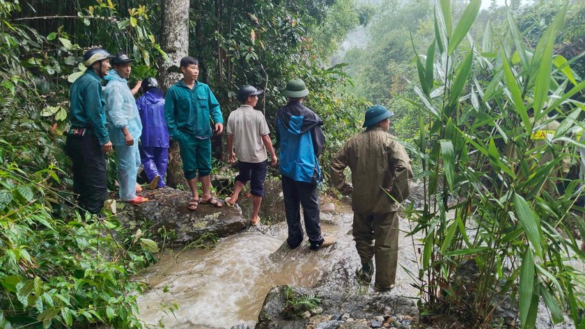 Hà Giang: Đi qua cầu tràn, hai bố con bị nước lũ cuốn trôi